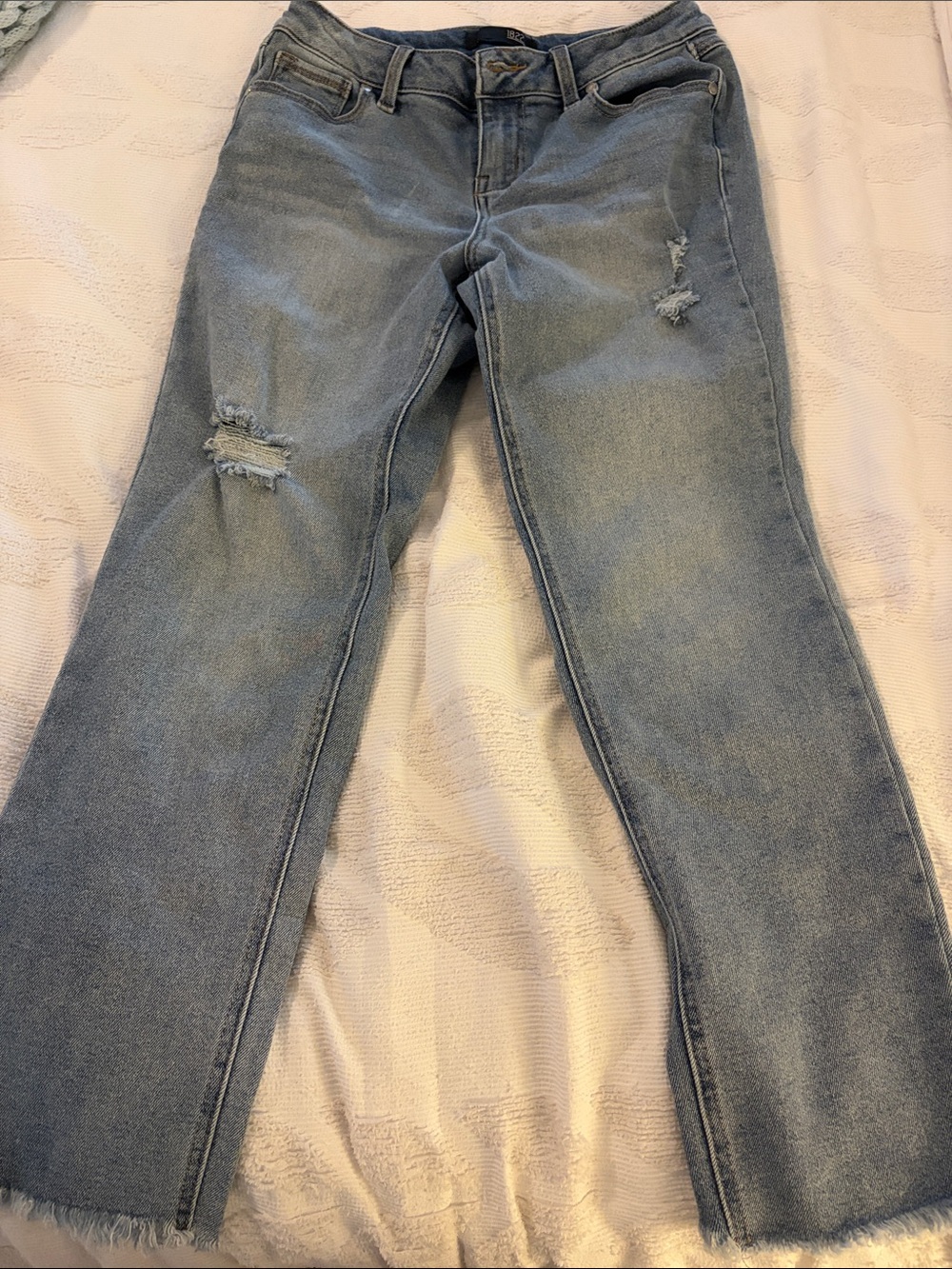 1822 Denim Light Blue Distressed Straight-Leg Jeans